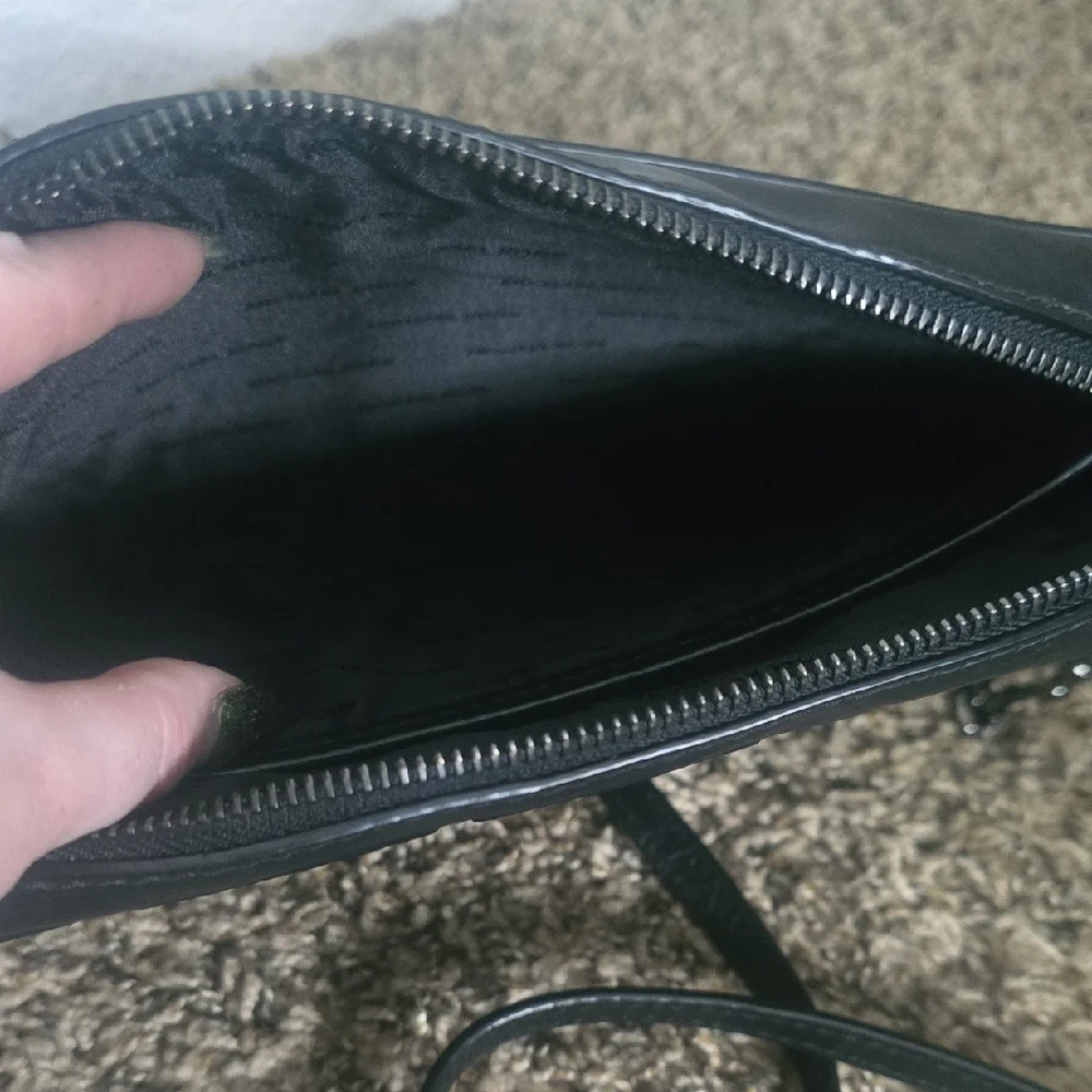 Michael Kors Black Diamond Quilted Crossbody Bag W/ Gunmetal Hardware (EUC)🩶🖤 - Picture 12 of 13